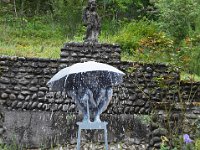 Annick Leroy, Sous la pluie, résine : Annick Leroy, résine